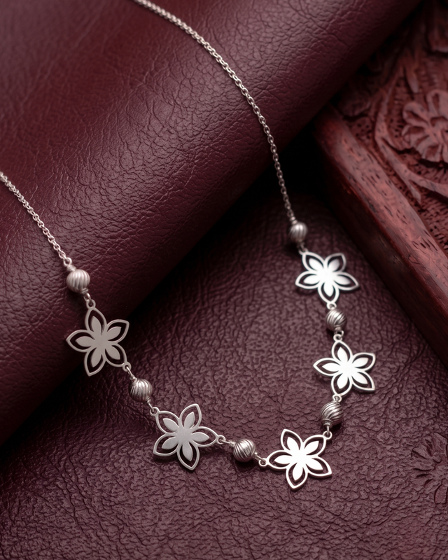 Meadow Drifter Silver Necklace in 925 sterling silver