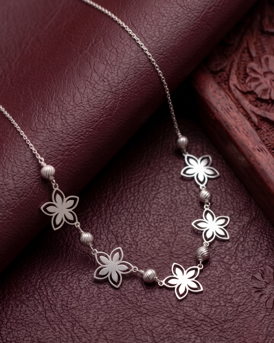 Meadow Drifter Silver Necklace in 925 sterling silver